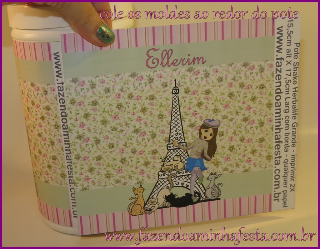 Cole os dois moldes ao redor do pote, com bastante cuidado, bem retinho
