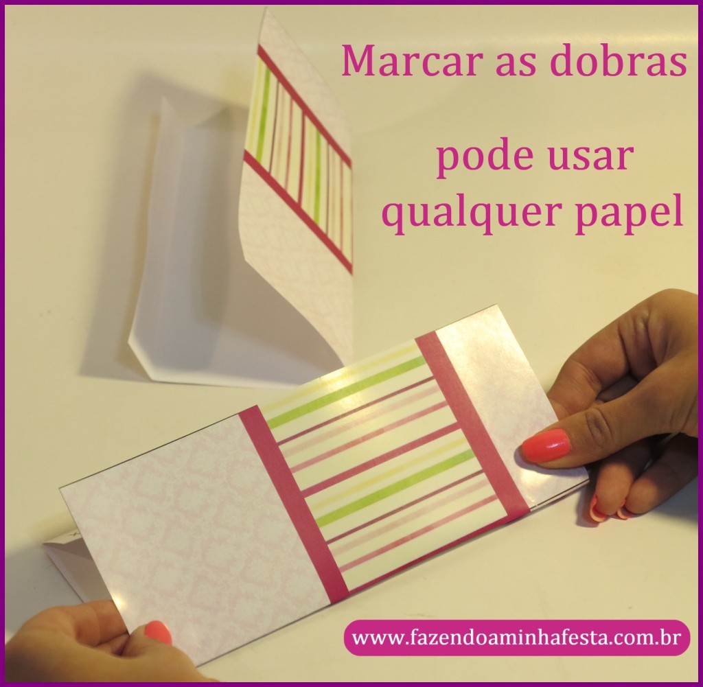 Dobre os dois moldes no local marcado (linhas pretas)