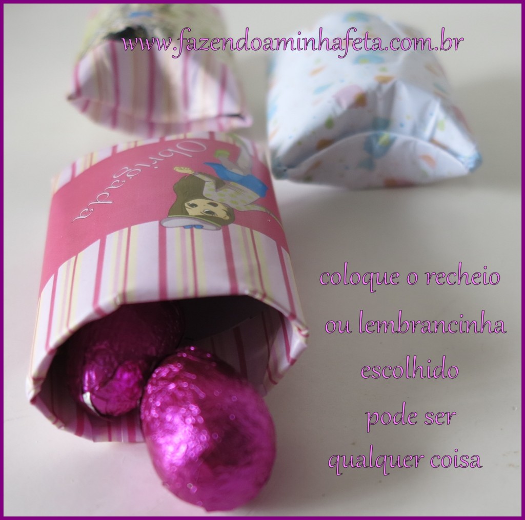 Você pode colocar qualquer recheio, sempre embalado por questão de higiene. Fica ótimo para bombom e saquinhos de bala de goma, ou qualquer outra guloseima!