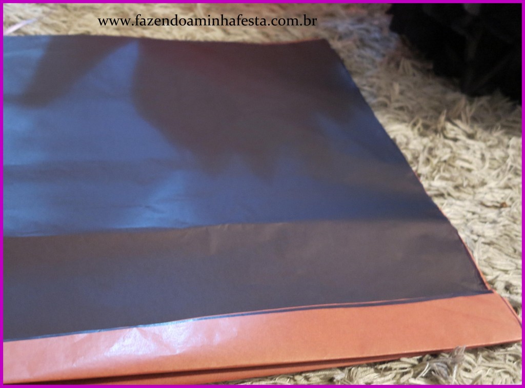 Passo a Passo para fazer Pompons: Para fazer pompons coloridos alterne as cores das folhas