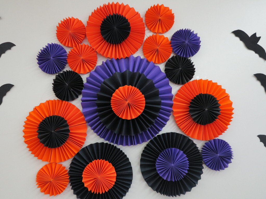 Rosetas de Papel feitas em casa! Clique aqui para aprender a fazer!