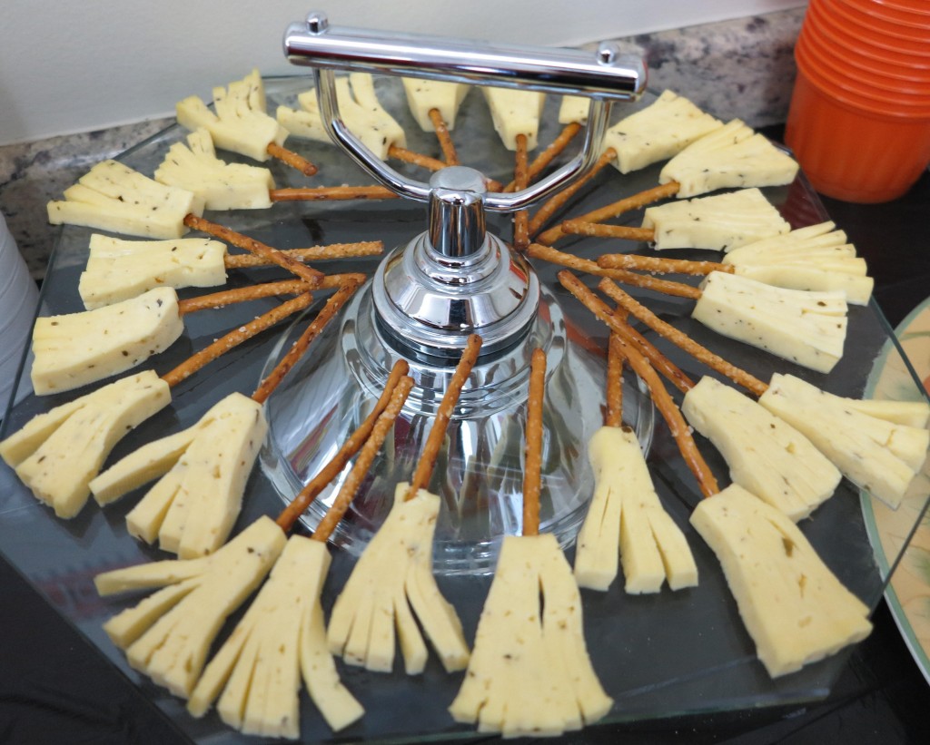 Vassourinha feita de queijo e palitinhos Stiksy