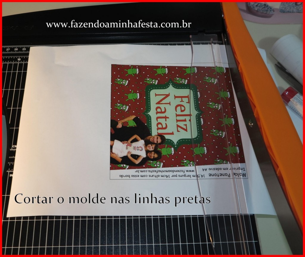 Cortar o molde de panetone nas linhas pretas