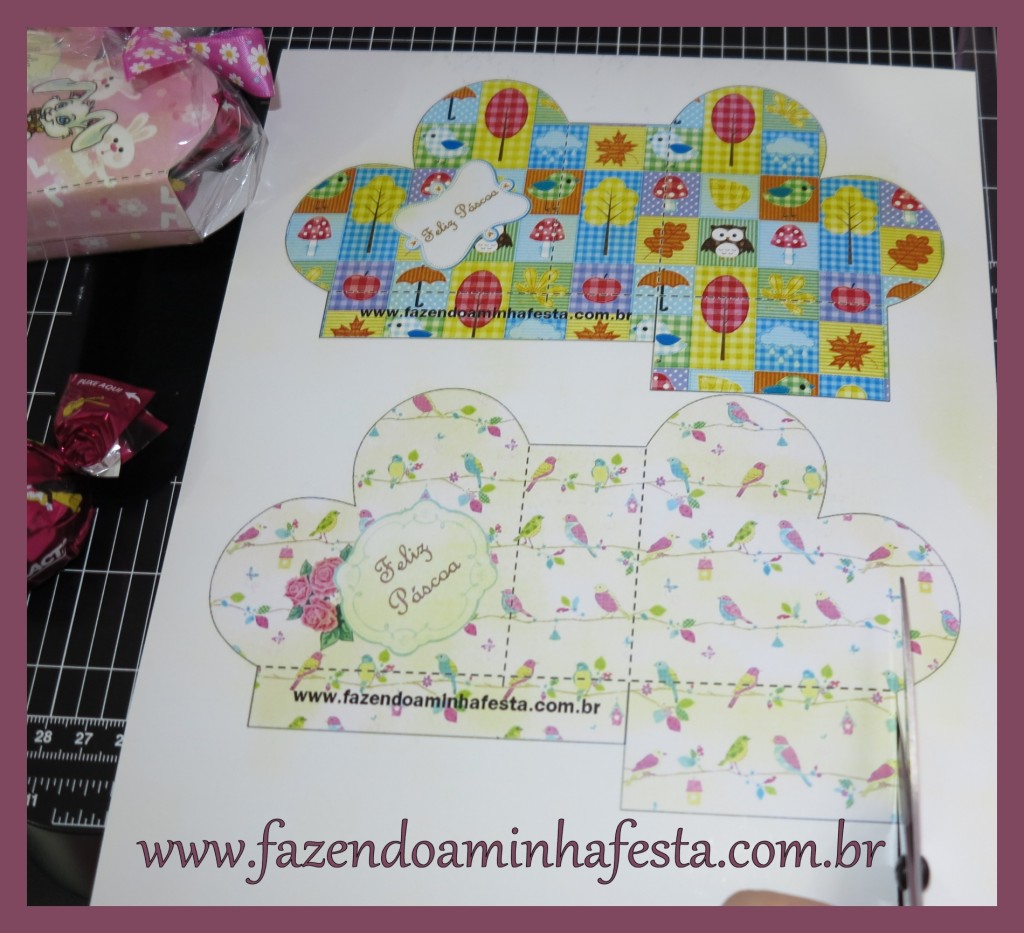 Imprimir dois moldes numa folha A4 em 10,75X18,46cm e recortar