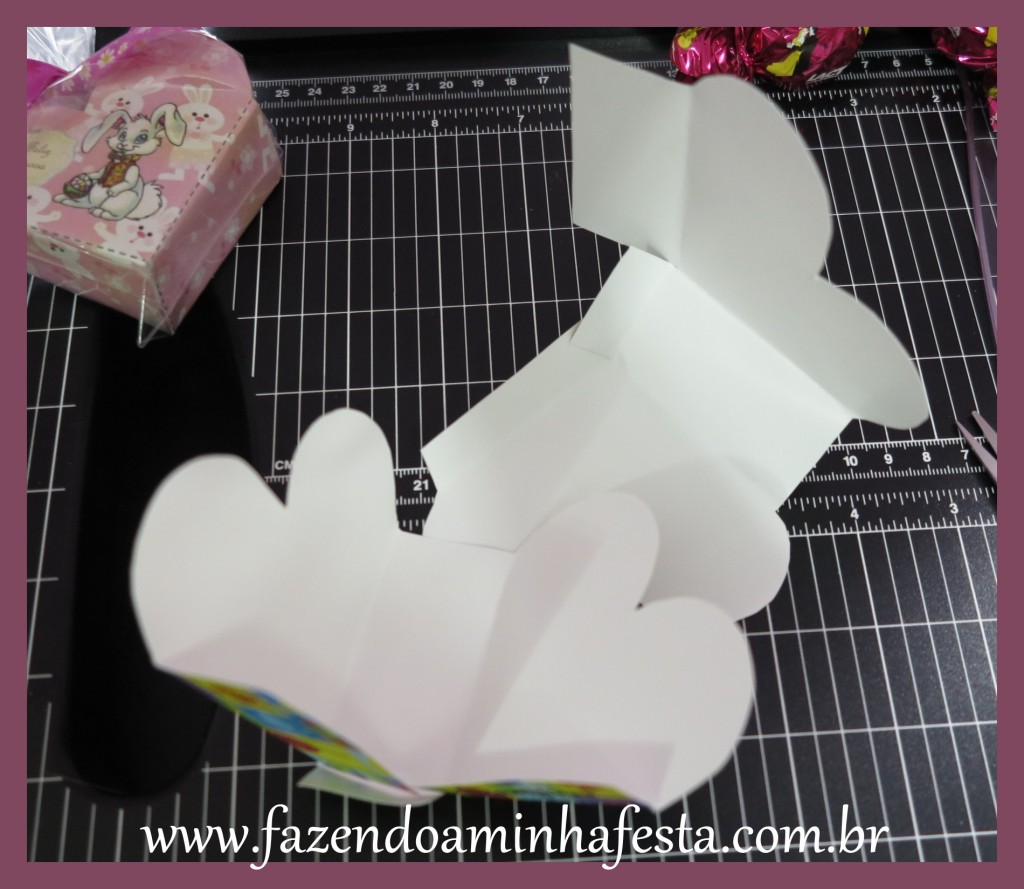 Dobrar em todos os locais pontilhados