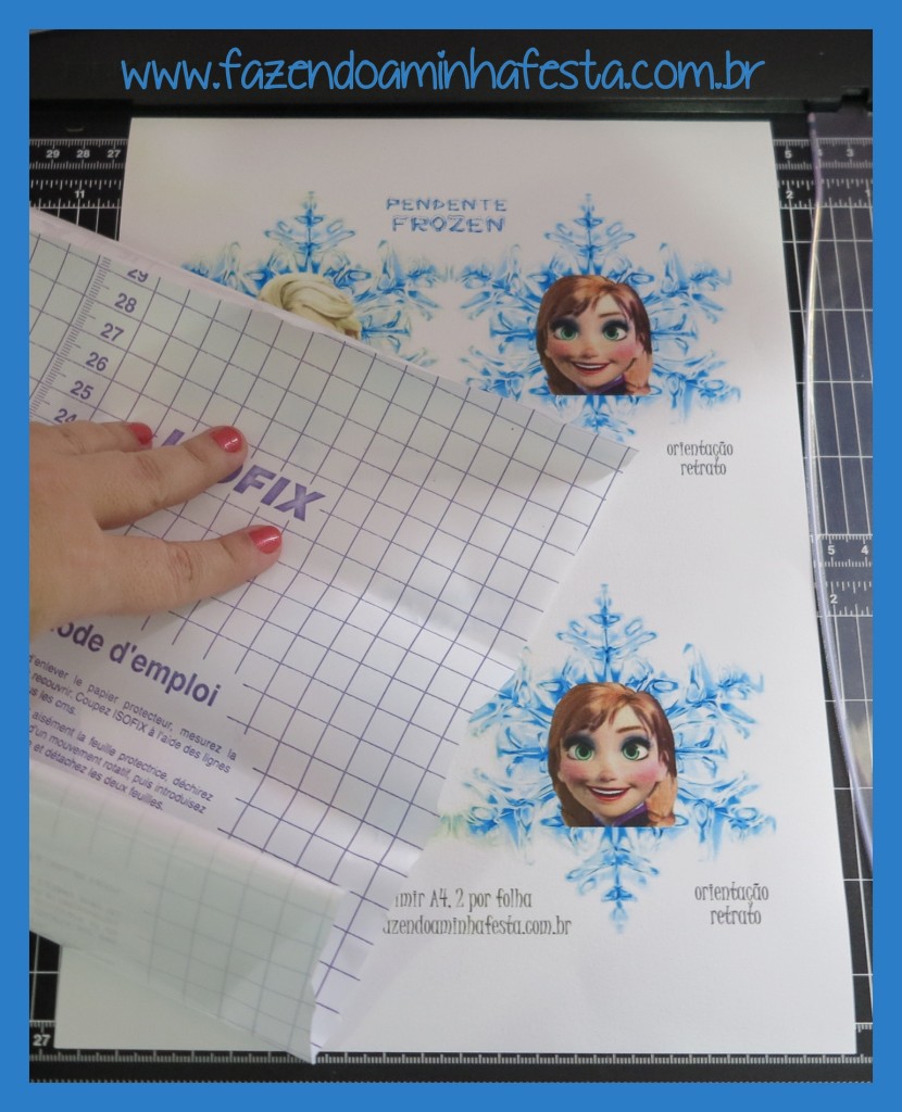 Cole contact sobre as imagens, para dar um melhor acabamento e durar mais.