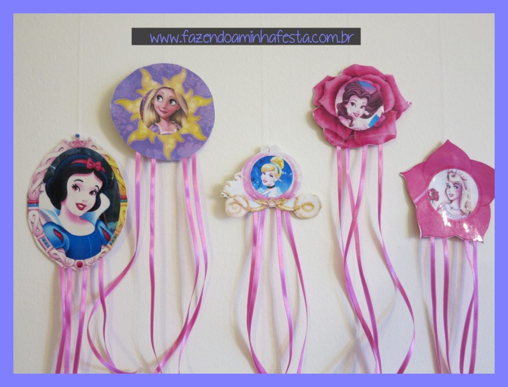 Decore os Pendentes com fitas coloridas.