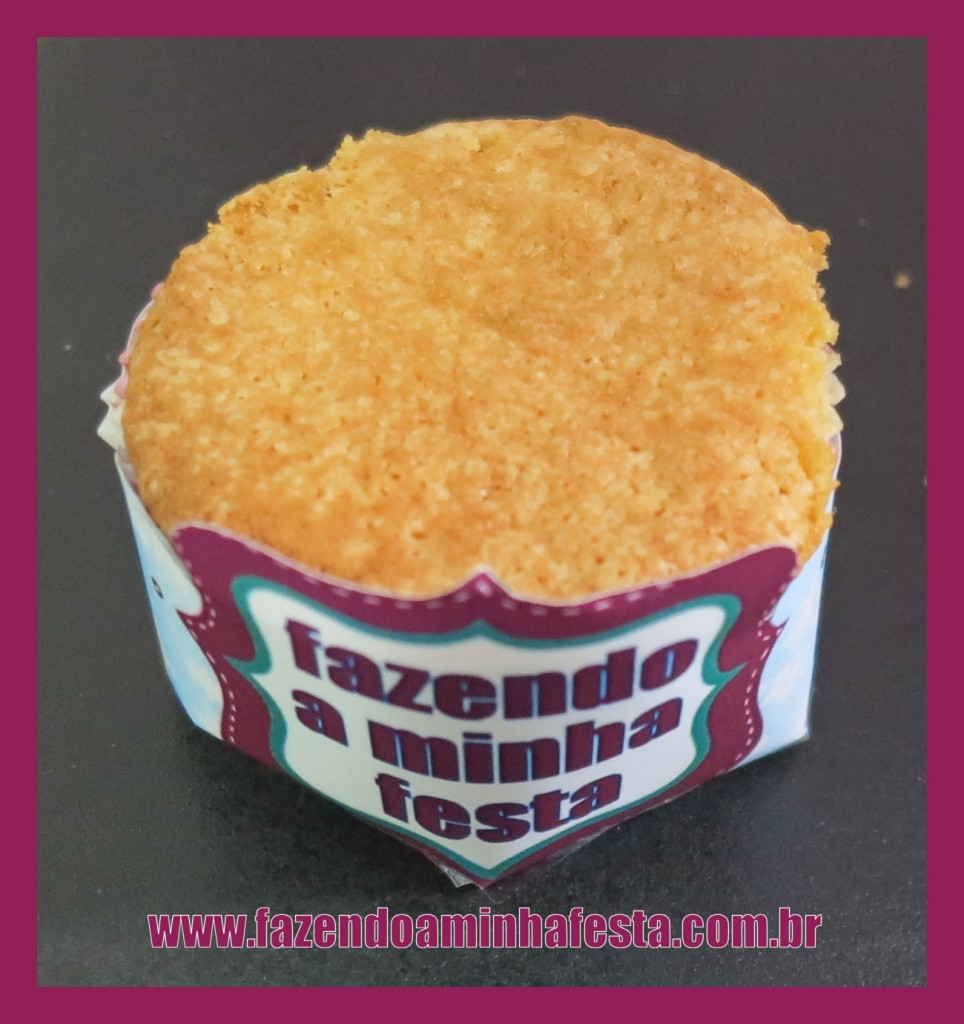 Assim fica a saia em forma de cestinha! É só cobrir e decorar!