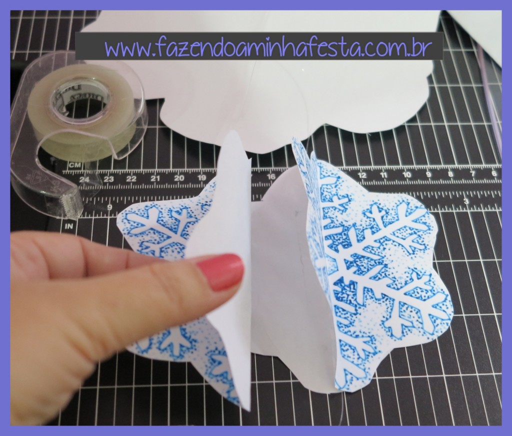 Cole o terceiro molde pequeno no segundo e no primeiro