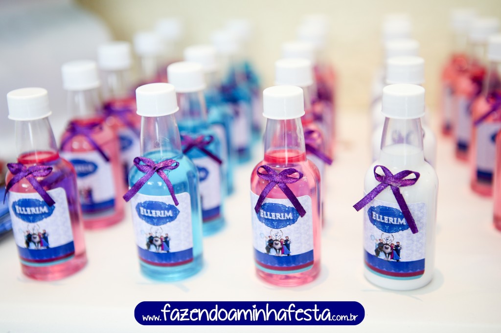 Sabonete líquido para lembrancinha, comprei o potinho aqui.
