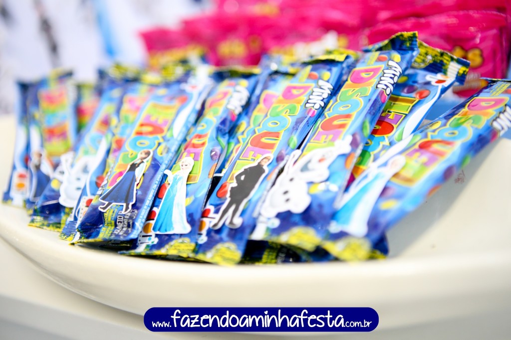 Disquetes decorados com personagens frozen - clique aqui.