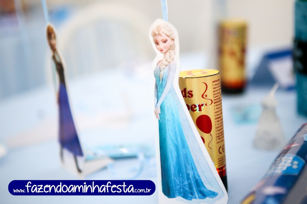 Display de mesa dos personagens.