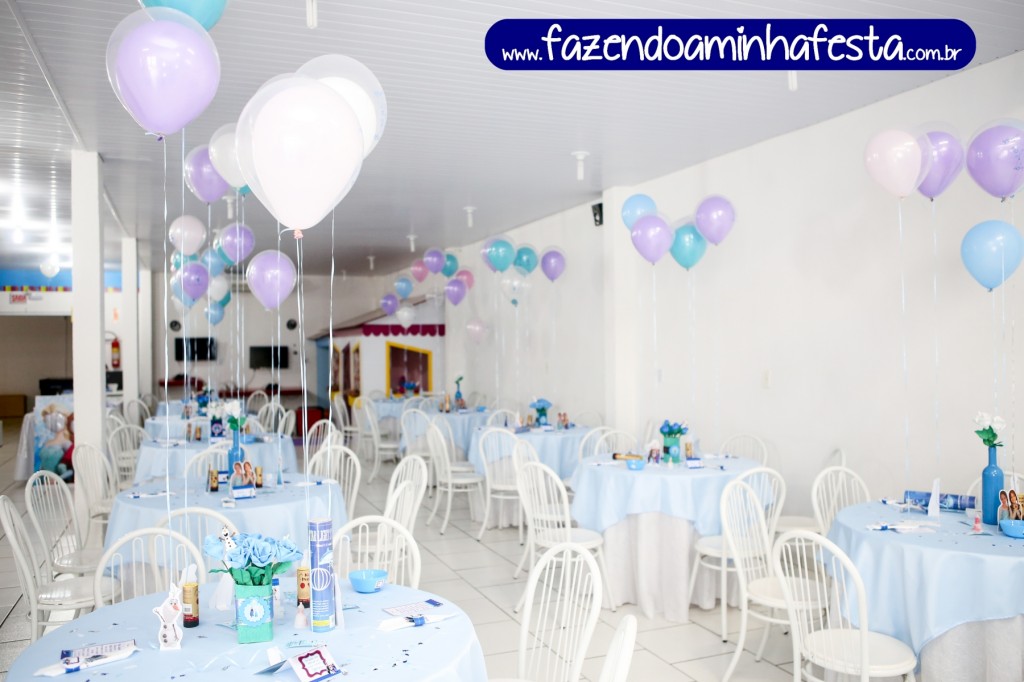 Visão das mesas. Ficou bem misturado, mas bem alegre do jeito que eu queria, porque não gosto de nada arrumadinho demais!!!