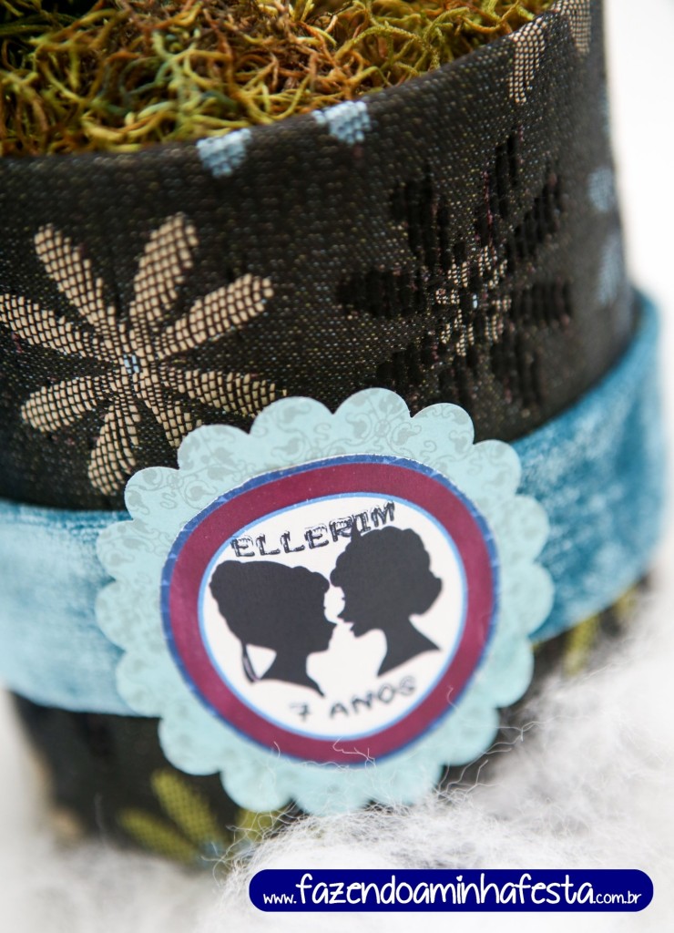 E com o mesmo passo a passo das caixinhas de leite eu fiz as latas de leite ninho, grandes e pequenas! Ficaram show!