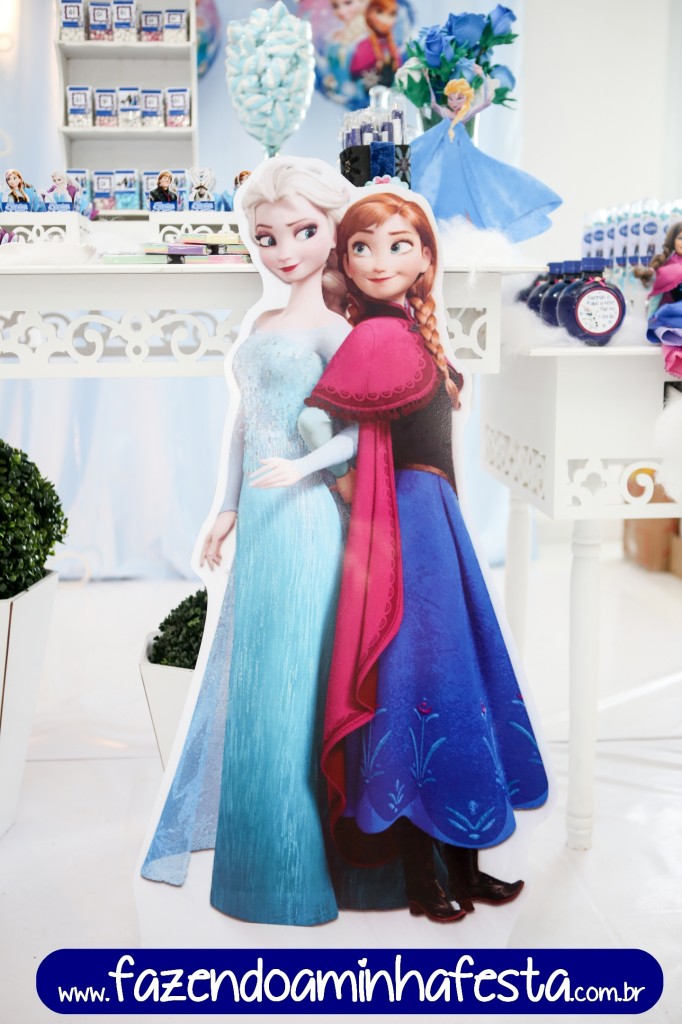 Este painel da Fabrika de Festa usamos na mesa principal. Tinha 1,20m de altura, e custou cerca de R$ 80