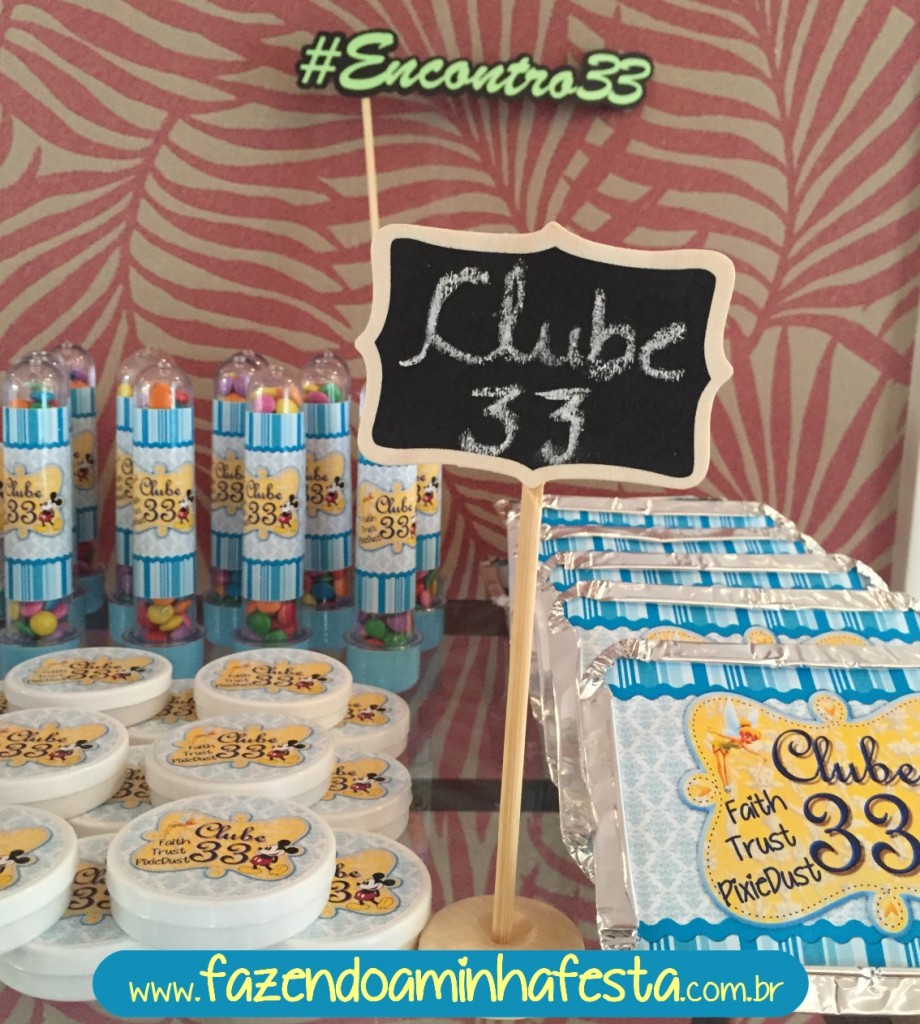 Mesa decorada com os personalizados!