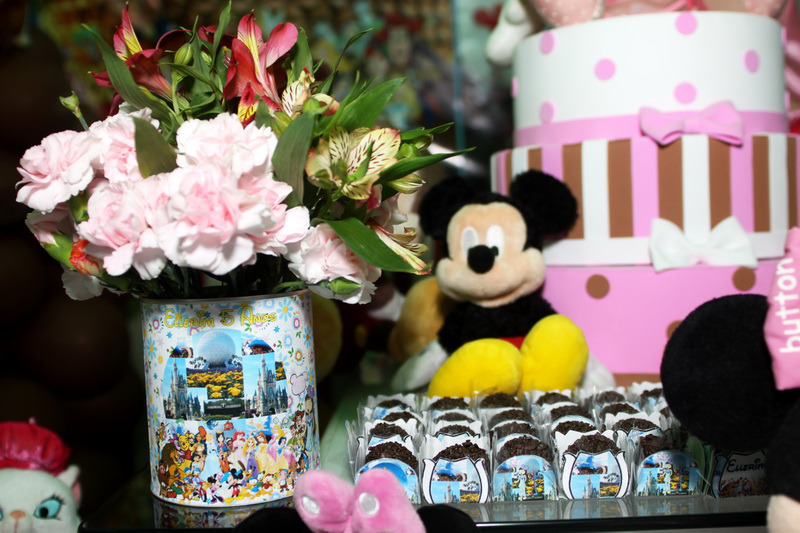 Aqui eu usei o molde de lata de Leite (clique aqui) como vaso de flores naturais!