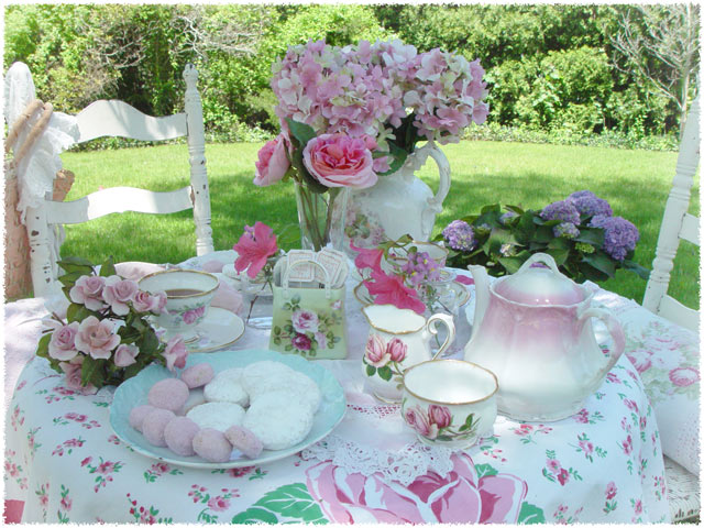 Flores delicadas com porcelana. Foto do site Pinkhope - clique aqui!