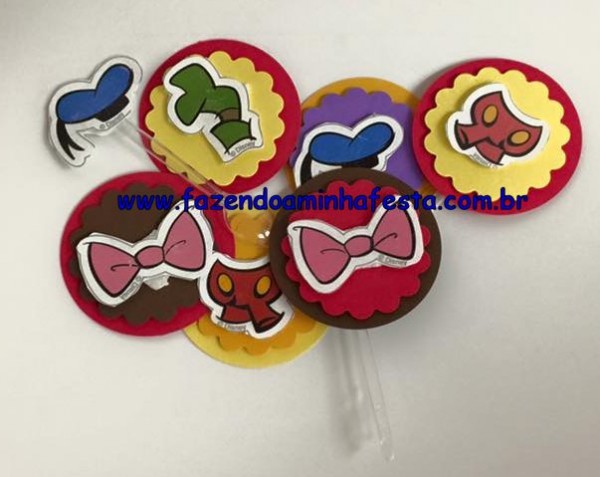 Usando furadores para fazer a base também fica lindo!