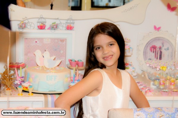 Ellerim muito feliz eu sua festinha de 8 anos para suas Melhores Amigas para Sempre!