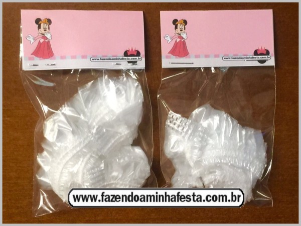 Não esqueça que a imagem da metade de cima deve ficar de cabeça para baixo, porque o molde é dobrado ao meio.