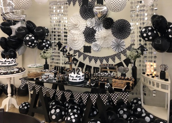 12 Anos no tema Asas de Anjo Branco e Preto