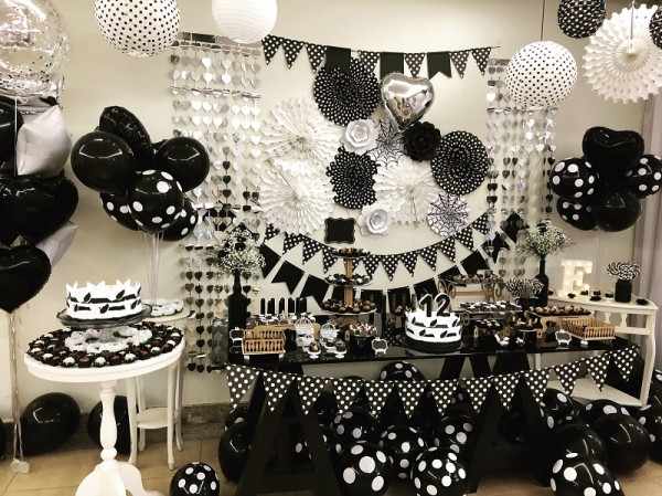 Painel todo feito em casa Asas de Anjo Branco e Preto