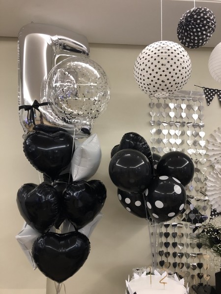 Balões nas cores do tema Asas de Anjo Branco e Preto