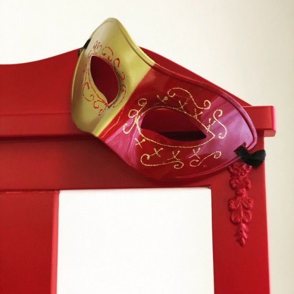 Decoração Dourado e Vermelho, você encontra nas casas de festa