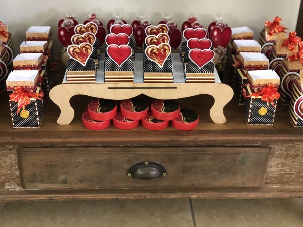 Guloseimas personalizadas Dourado e Vermelho