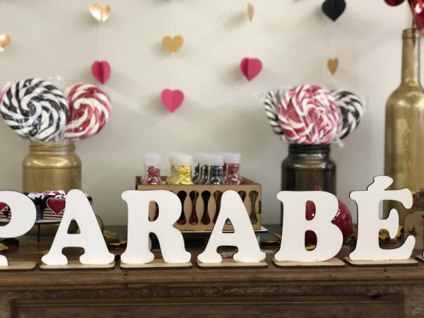 Decoração Dourado e Vermelho