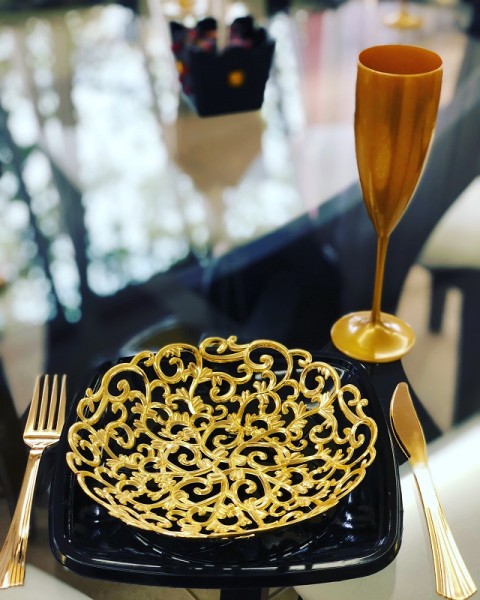 Pratos e talheres descartáveis, mas bonitos