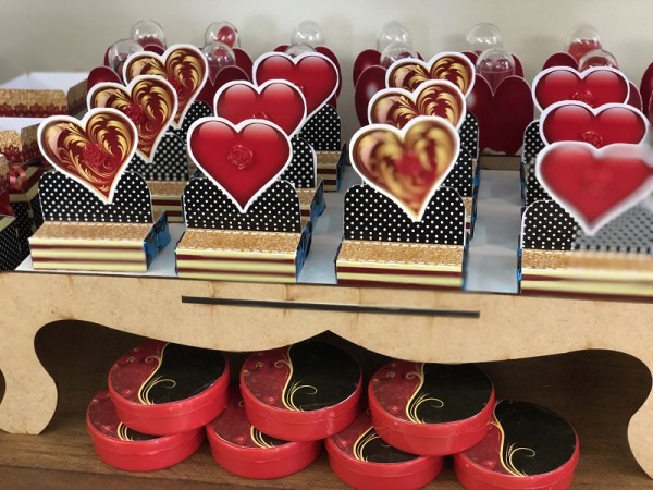 Bis duplo e latinhas Dourado e Vermelho