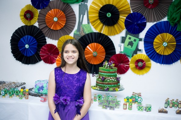 Mesa com decoração  Minecraft e Games