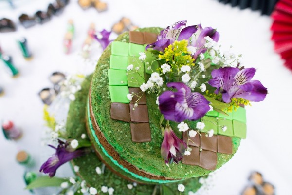 Bolo Naked  com decoração  Minecraft e Games