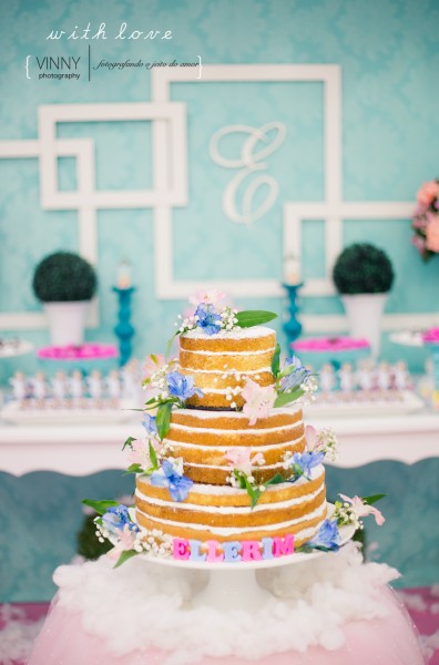 Bolo Naked com flores naturais