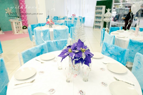 Cadeiras com decoração quentinha em azul